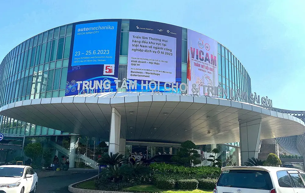 Luxfighter автомобиль светодиодный фар 2023 Automechanika Ho Chi Minh City